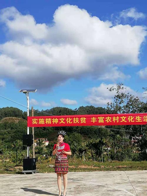充分利用文体设施，推动组织文化艺术交流活动蓬勃发展