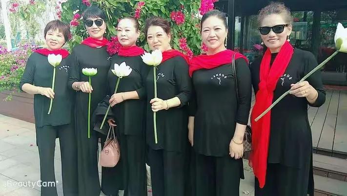 旗袍柳城 以衣为媒，共织文化艺术交流新锦缎